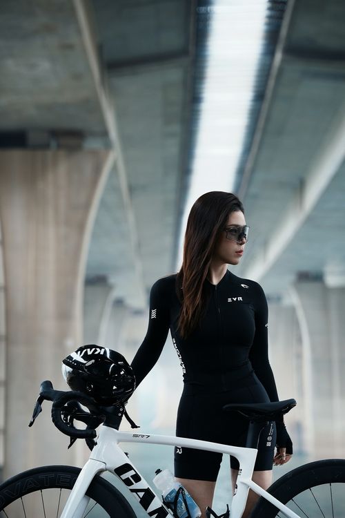 Cycling and mountaineering outdoor photochromic sunglasses   sports windproof and dustproof goggles