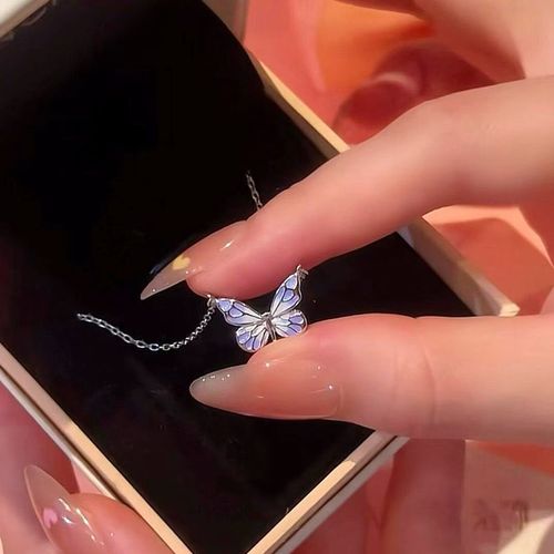 Elegant Butterfly Necklace & Bracelet Set - Glow in Style (2 Pieces)