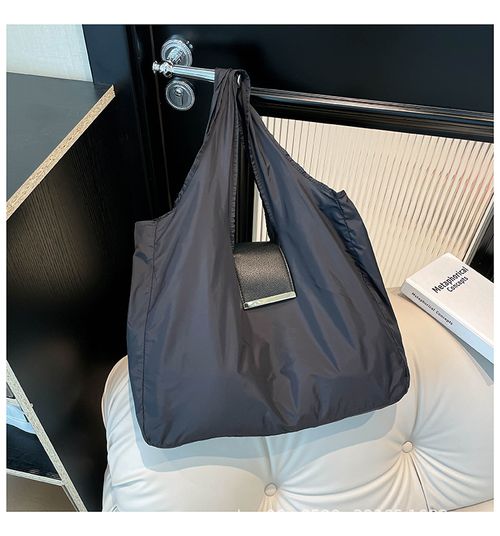 Stylish Keychain Foldable Shopping Bag — Always Ready, Always Fashionable