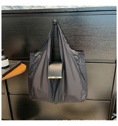 Stylish Keychain Foldable Shopping Bag — Always Ready, Always Fashionable