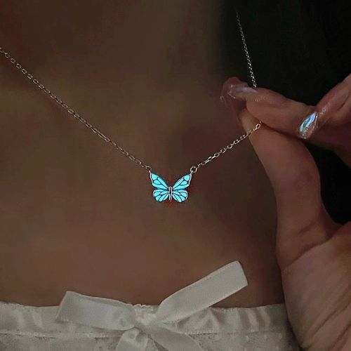 Elegant Butterfly Necklace & Bracelet Set - Glow in Style (2 Pieces)