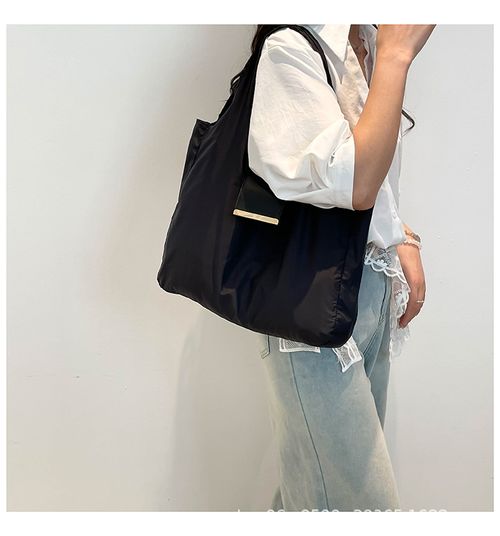 Stylish Keychain Foldable Shopping Bag — Always Ready, Always Fashionable