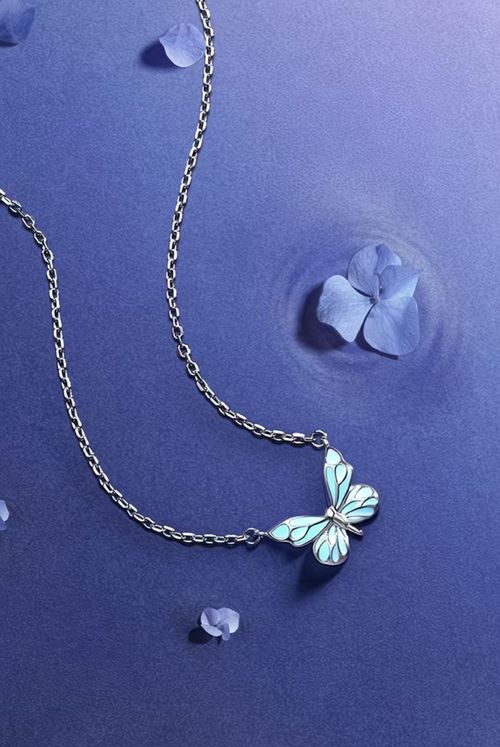 Elegant Butterfly Necklace & Bracelet Set - Glow in Style (2 Pieces)
