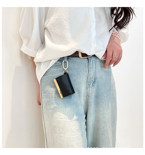 Stylish Keychain Foldable Shopping Bag — Always Ready, Always Fashionable
