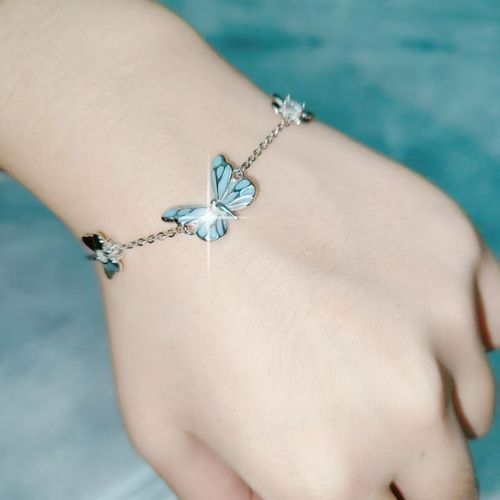 Elegant Butterfly Necklace & Bracelet Set - Glow in Style (2 Pieces)
