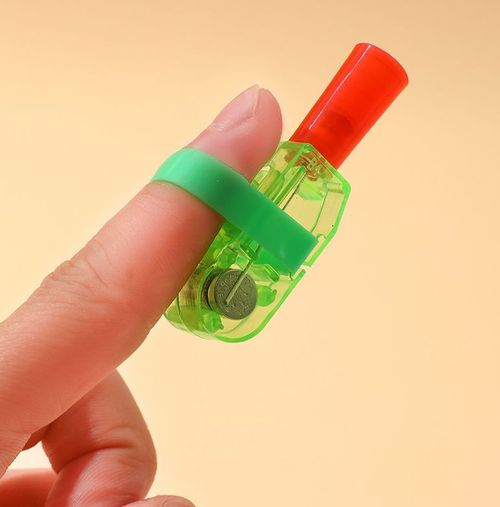 Pattern-projecting finger light
