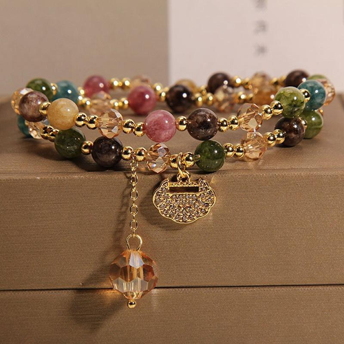 Light luxury, exquisite, and sophisticated beaded bracelet.