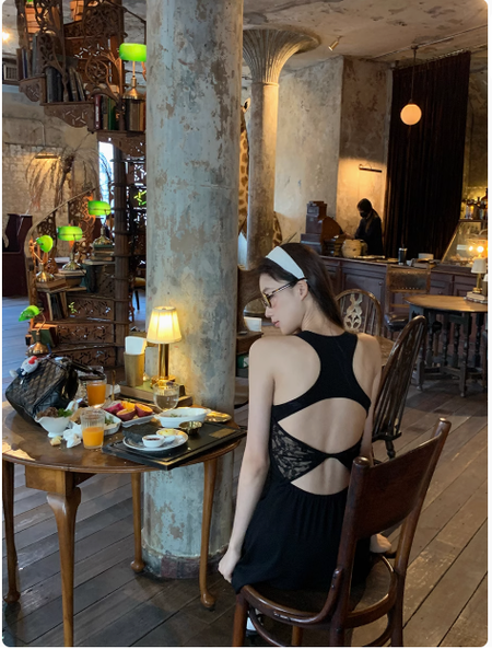 法式連衣裙女夏季超火新款吊帶黑色修身a字高級感裙子