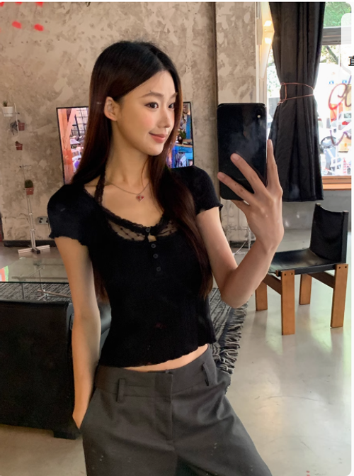 短袖t恤女新款爆款夏正肩修身黑色短款獨特超好看上衣
