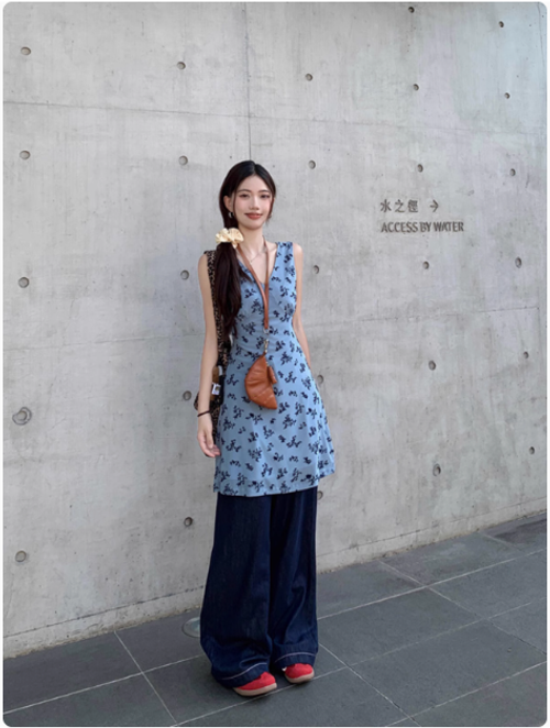 氣質碎花V領背心連衣裙女2025夏季新款韓系收腰顯瘦別緻短裙子潮