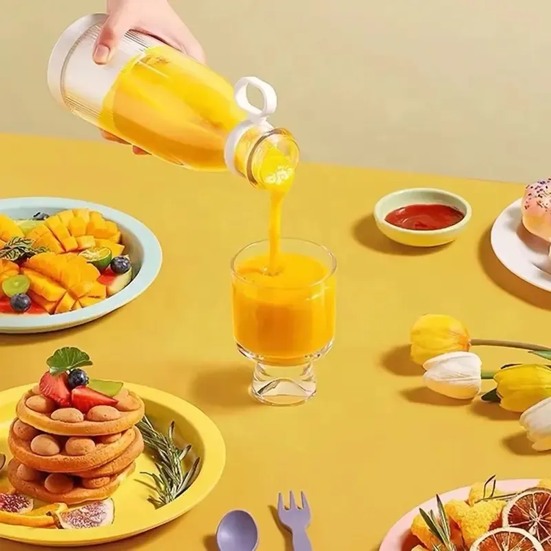 Portable Smoothie Blender, Fresh Juice Personal Blender, 420ml USB Cordless Portable（white）