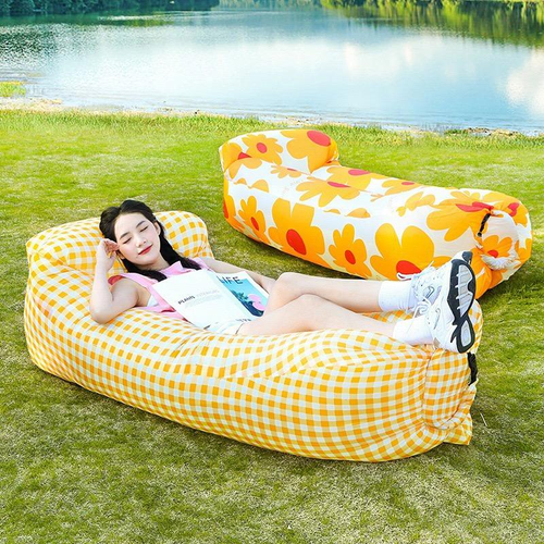 Custom logo portable inflatable-free leisure sofa with pillow cover, perfect for summer holidays, camping, and picnics.