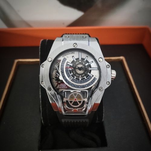 The same stylish large dial men's watch as Messi and Statham