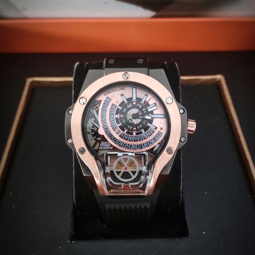 The same stylish large dial men's watch as Messi and Statham