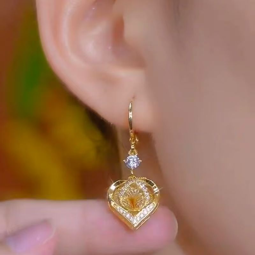 New and Popular French Retro Heart-shaped Earrings for Women - Light Luxury, High-end, Elegant, Fashionable and Niche Jewelry.