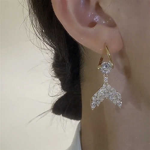 🌟 Korean-style Fishtail Earrings: Diamond-encrusted Delight! 🌟