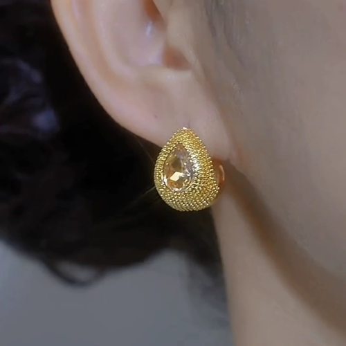 Elegant and Light Luxury Drop-shaped Yellow Diamond Ear Studs for Women - New Trendy Style in 2025, with Niche Design, Versatile for Different Temperaments and Fashionable for All Occasions.