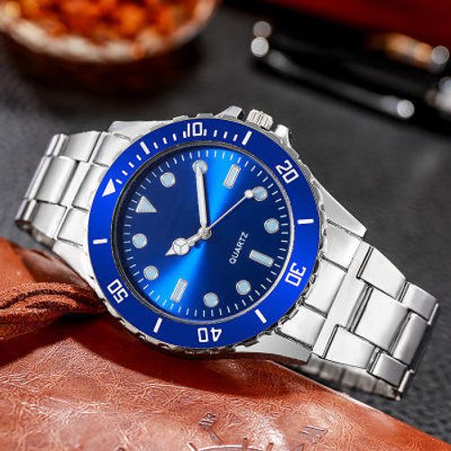 Green Submariner Style: New Business Quartz Watch with Luminous Dial & Steel Strap