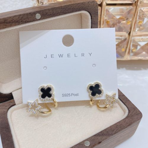 Gold Plated Needle Four Leaf Clover Stud Earrings for Women Elegant Earrings Jewelry