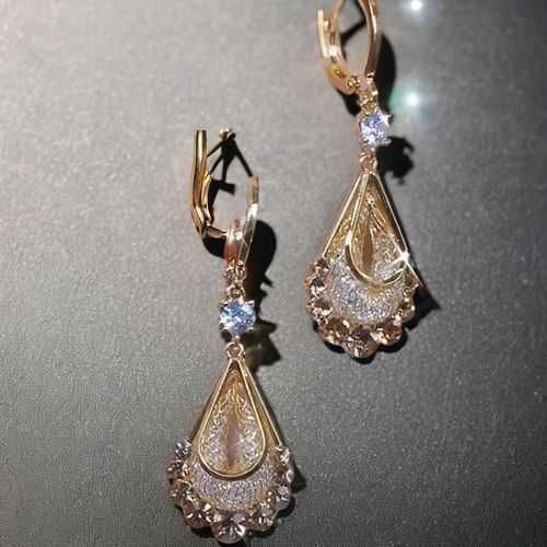 Korean Luxury Fine Earrings for Women Advanced Design Sense Exquisite Drop-Shaped Rhinestone Trendy Gold Plated Alloy Niche