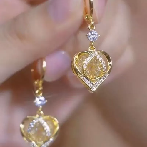 New and Popular French Retro Heart-shaped Earrings for Women - Light Luxury, High-end, Elegant, Fashionable and Niche Jewelry.