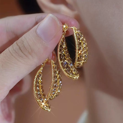 Maillard Brown Diamond-encrusted Retro and Exquisite Stud Earrings with a Two-way Wear Design - Stylish, Super Sparkling, Unique and Magnificent.