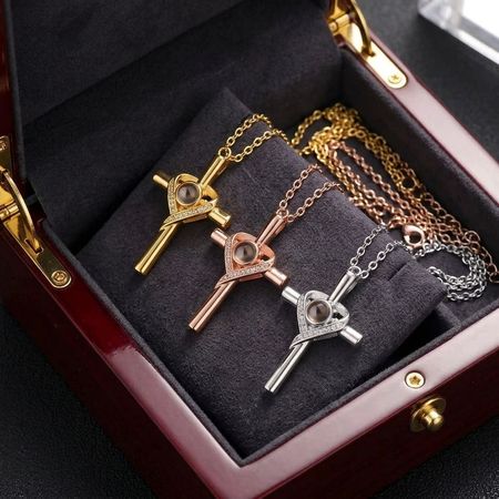 ✝️ Collar de cruz de proyección personalizada