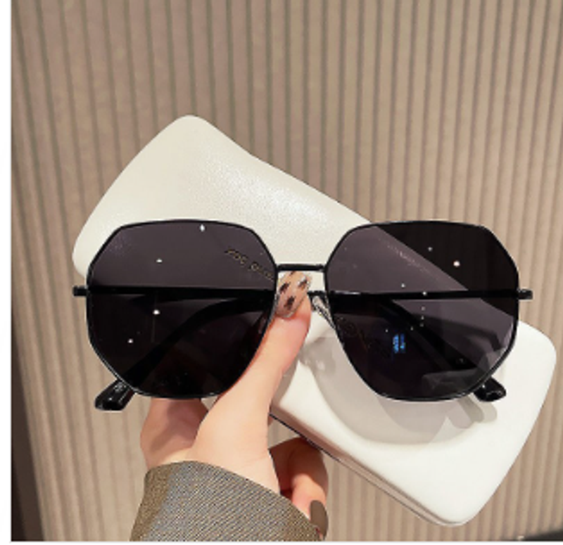 Metal polygonal anti-ultraviolet sunglasses, suitable for both men and women, ideal for driving, stylish and versatile, perfect for traveling, taking photos, and sun protection