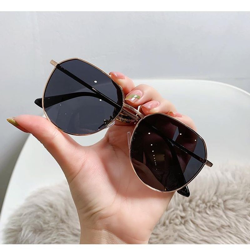 Metal polygonal anti-ultraviolet sunglasses, suitable for both men and women, ideal for driving, stylish and versatile, perfect for traveling, taking photos, and sun protection