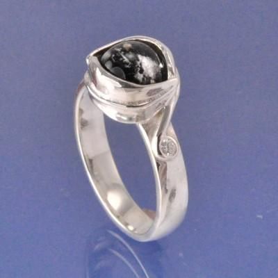 Cremation Ash Leaf Diamond Glass Ring