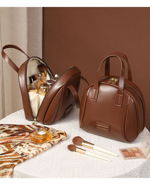 👜 Multi-layered Shell-shaped Cosmetic Bag
