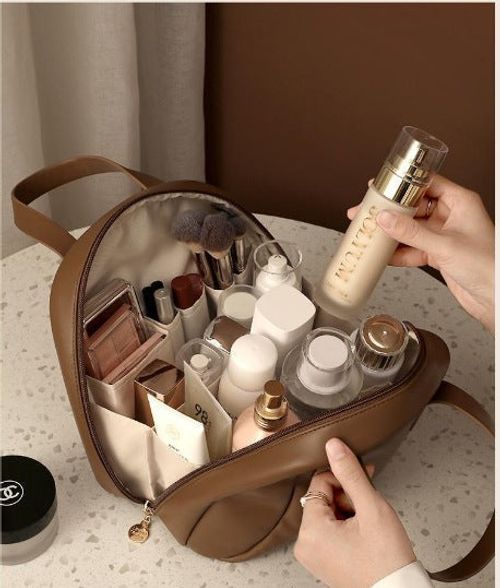 👜 Multi-layered Shell-shaped Cosmetic Bag