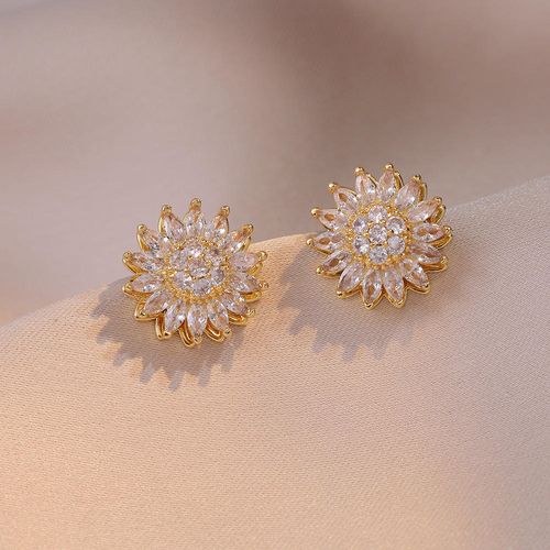 Minimalist Rotatable Sunflower Copper-Plated Zircon Earrings: A Light Luxury High-End Accessory Jewelry
