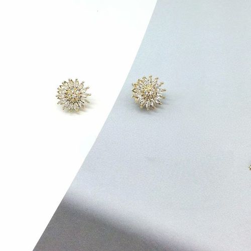 Minimalist Rotatable Sunflower Copper-Plated Zircon Earrings: A Light Luxury High-End Accessory Jewelry