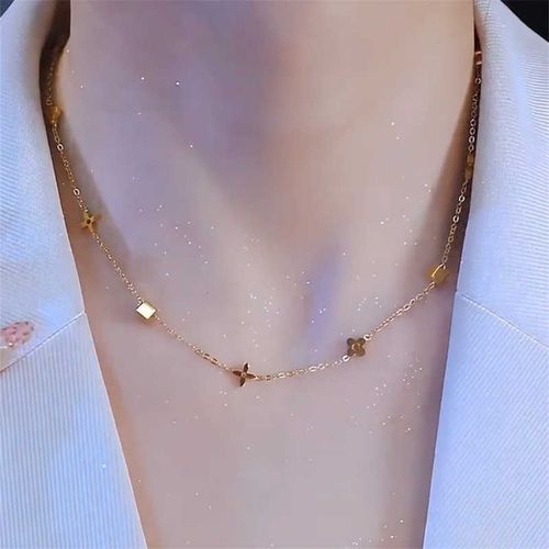 High-end light luxury geometric small square flower titanium steel necklace, women's fashion internet celebrity four-leaf clover clavicle chain set
