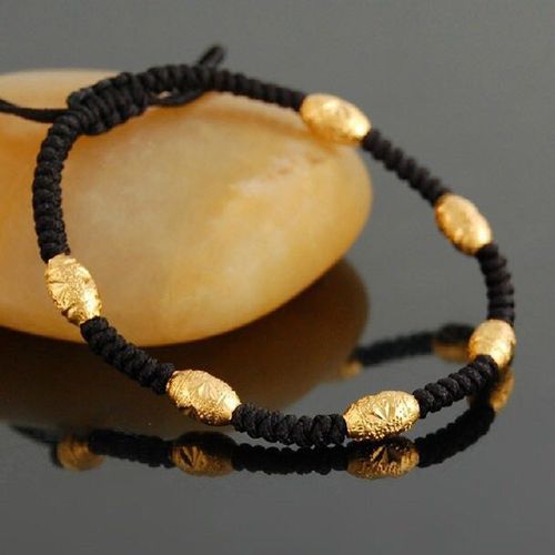 Hand-woven red cord bracelet, strung with sand-gold fortune-turning beads. It's a finished product, no need for you to do it yourself.