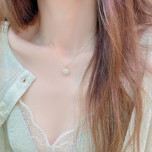 Minimalist Rotatable Sunflower Copper-Plated Zircon Necklace A Light Luxury High-End Accessory Jewelry