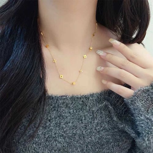 High-end light luxury geometric small square flower titanium steel necklace, women's fashion internet celebrity four-leaf clover clavicle chain set