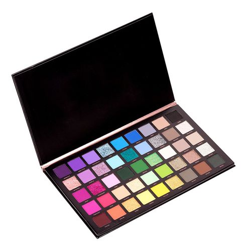 45 colors in one foldable palette: matte, highlighter and contour. Highly pigmented, suitable for daily use, work and banquets.