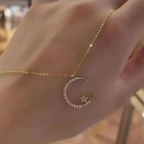 Fashionable and shiny moon pendant necklace inlaid with zirconia - an exquisite and luxurious temperament jewelry accessory for women