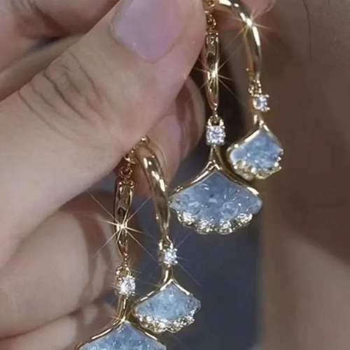 Ultra-Sparkling Ginkgo Leaf Earrings Indie-Design Fringe Drop Earrings – Trendy & Artistic Flattering Face-Slimming Earrings – Versatile & Elegant