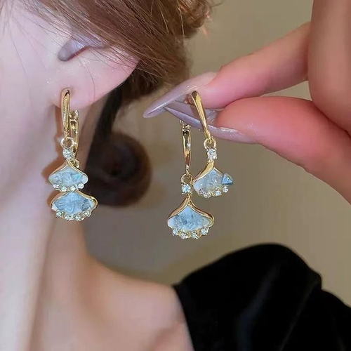 Ultra-Sparkling Ginkgo Leaf Earrings Indie-Design Fringe Drop Earrings – Trendy & Artistic Flattering Face-Slimming Earrings – Versatile & Elegant