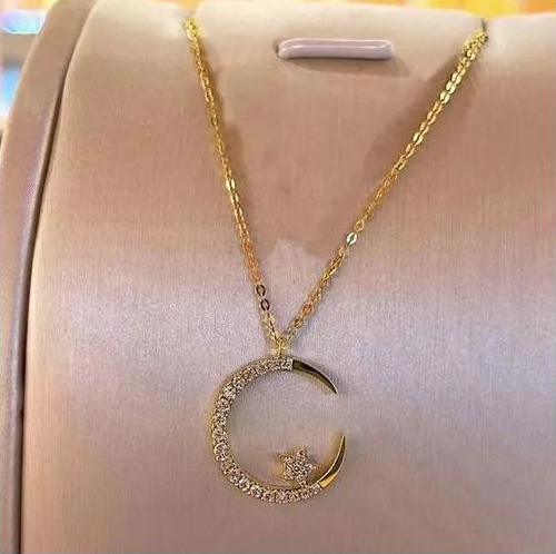 Fashionable and shiny moon pendant necklace inlaid with zirconia - an exquisite and luxurious temperament jewelry accessory for women