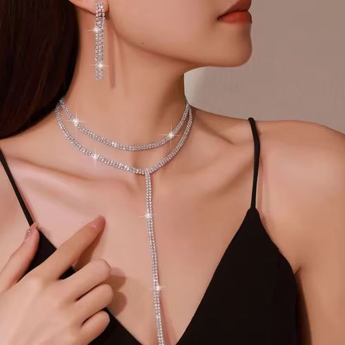 Shine Bright with This Stunning Rhinestone Jewelry Set!