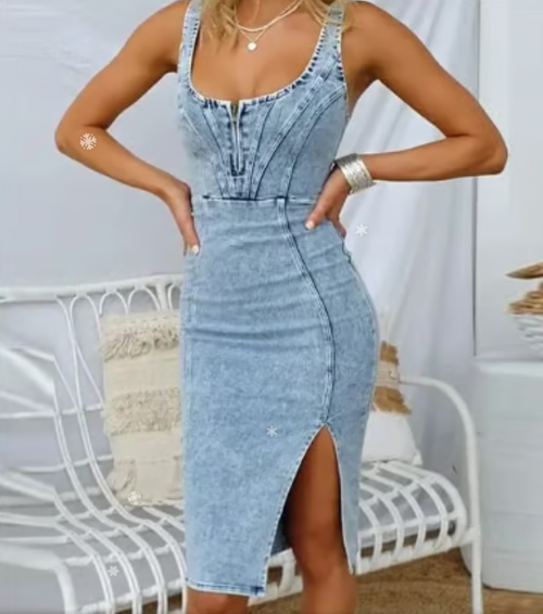 Denim skirt with stretch, adjustable at the waist and zipper