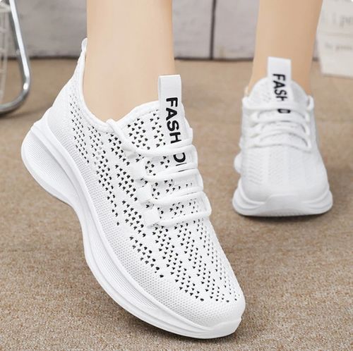 Women's lightweight mesh sneakers with good breathability
