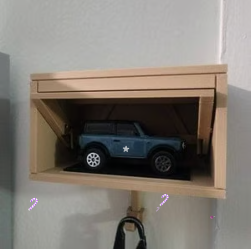 🔥Auto Garage Key Holder - Interactive Opening Door
