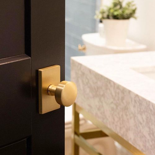 Keyless silent door handle lock
