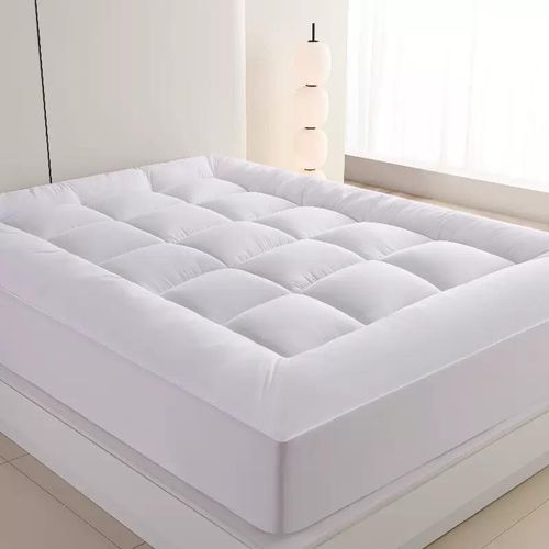 Thickened fitted-sheet style mattress（1.8 × 2 meters）