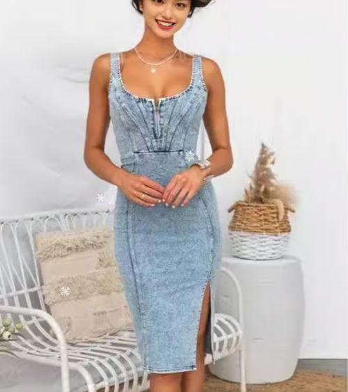 Denim skirt with stretch, adjustable at the waist and zipper